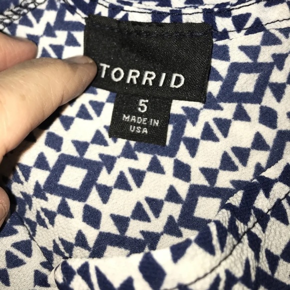 Torrid 5 blue blouse Oversized pullover boho beach Tunic cold shoulder geometric - Picture 3 of 9